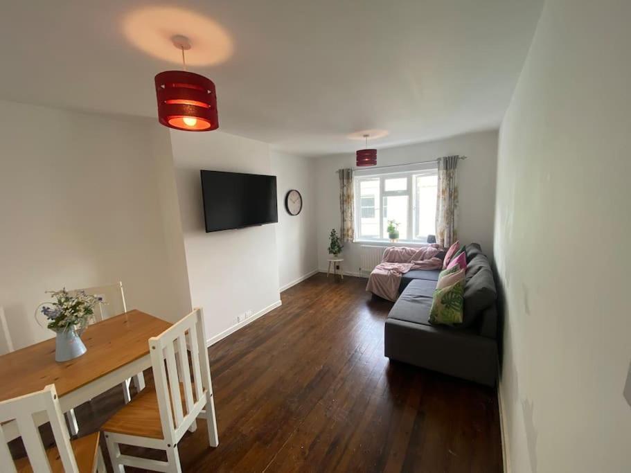 Brighton New Apartment Free Parking Sleeps 6 エクステリア 写真