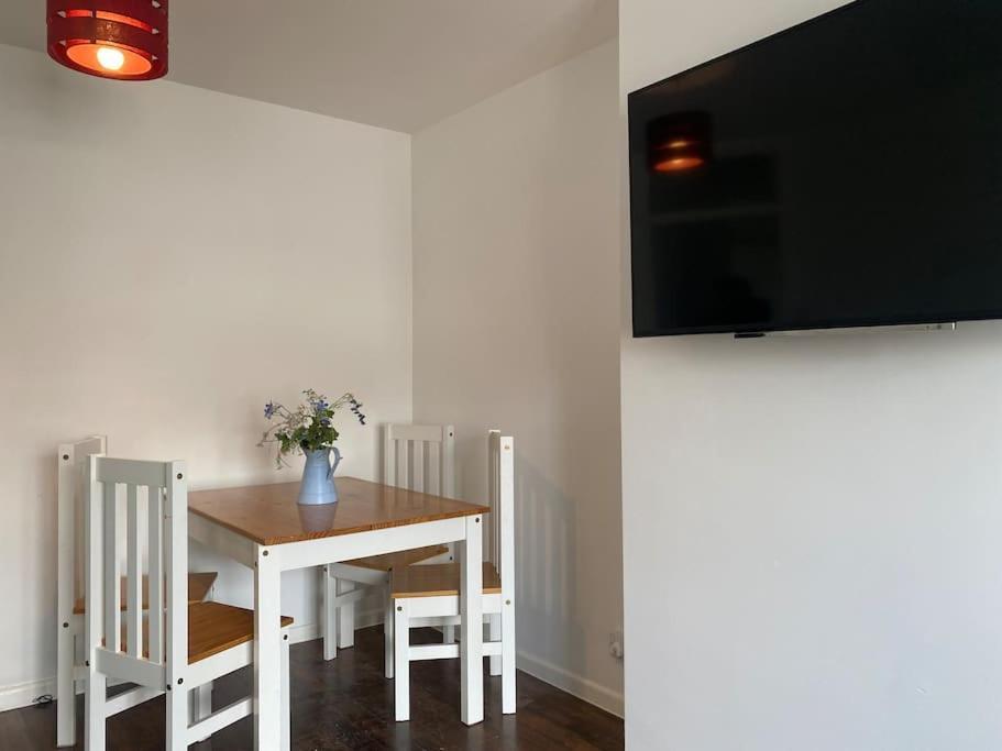 Brighton New Apartment Free Parking Sleeps 6 エクステリア 写真