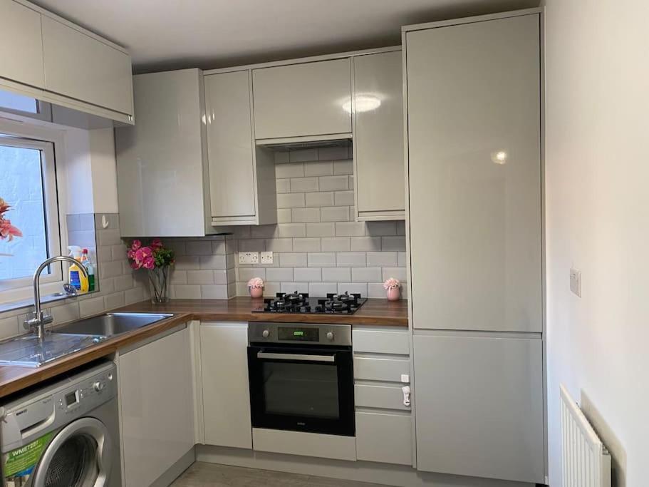 Brighton New Apartment Free Parking Sleeps 6 エクステリア 写真