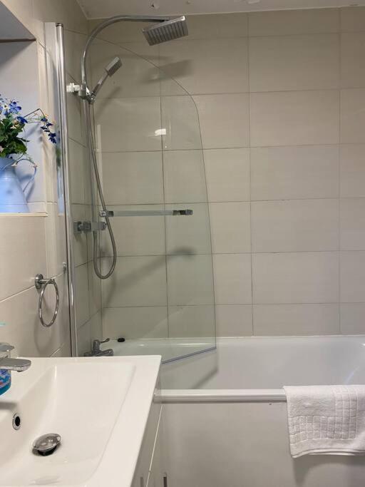 Brighton New Apartment Free Parking Sleeps 6 エクステリア 写真
