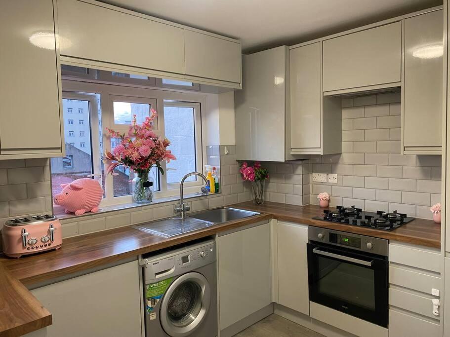 Brighton New Apartment Free Parking Sleeps 6 エクステリア 写真